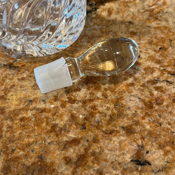 Glass/Crystal Oil Pour - Picture 6 of 6